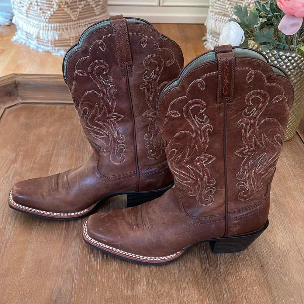 Ariat Leather Round Up Square Toe Western Boots